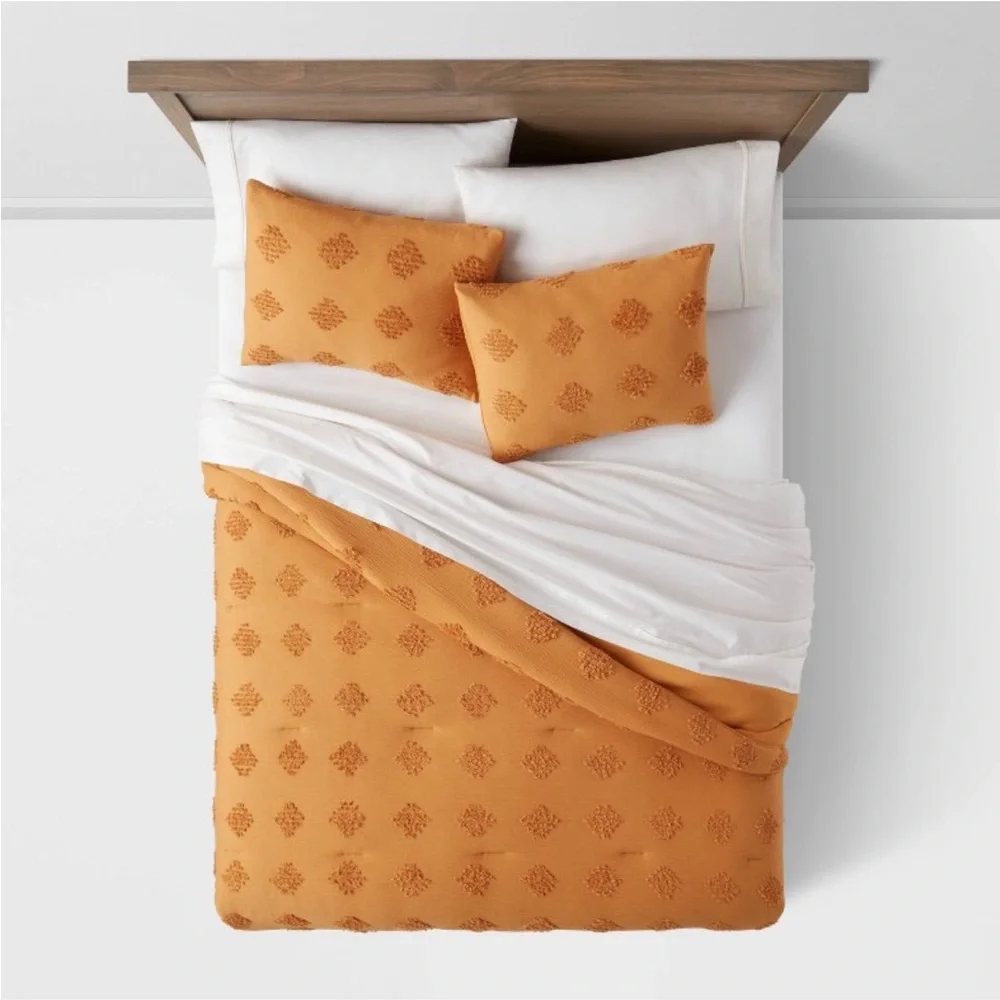 THRESHOLD NWT tufted diamond crinkle comforter and sham set -dark gold -queen